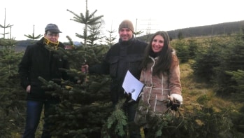 Arnsberger Umweltschützer beim Weihnachtsbaumhof in Schmallenberg